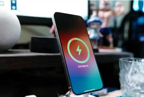 白鹭湖管理区苹果15换屏服务分享用什么充电器给iPhone15充电更好 